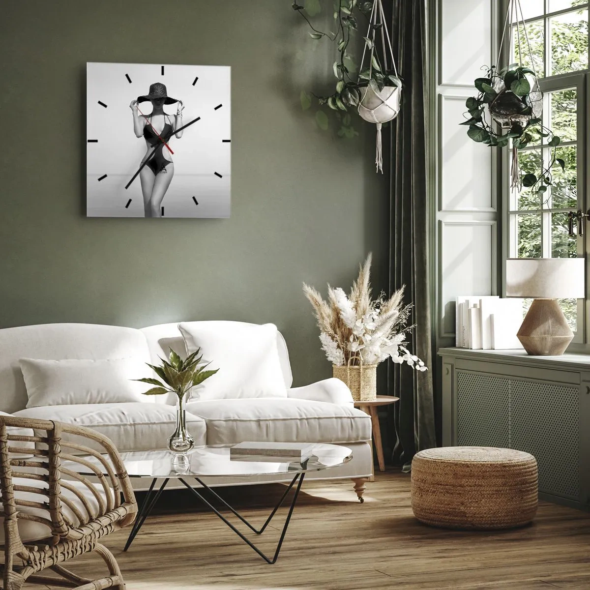Reloj de pared - Reloj de vidrio - Silueta en blanco y negro de una mujer con sombrero contra el fondo del mar. - 30x30cm - Mi nombre es Elegancia - Decoración de pared moderna para salón y dormitorio ARTTOR