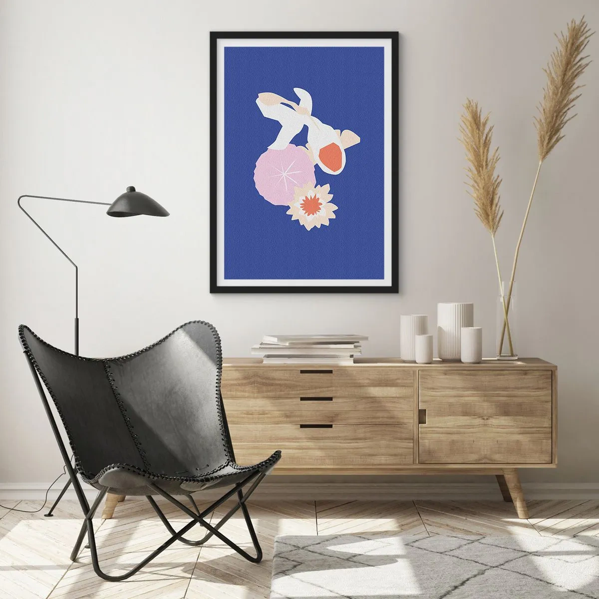 Póster en marco negro - Peces koi rodeados de flores sobre un fondo intenso. - 50x70cm - Composición floral - Decoración de pared moderna para salón y dormitorio ARTTOR