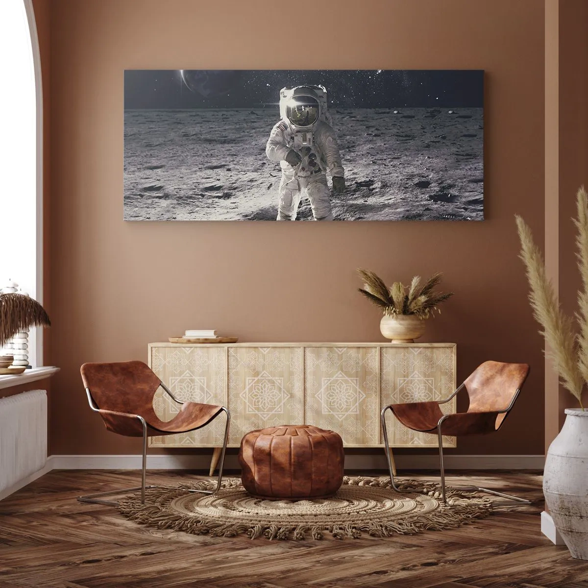 Cuadro sobre lienzo - Impresión de Imagen - Astronauta en la superficie de la Luna con la Tierra al fondo - 120x50cm - Saludos desde la Luna - Decoración de pared moderna para salón y dormitorio ARTTOR