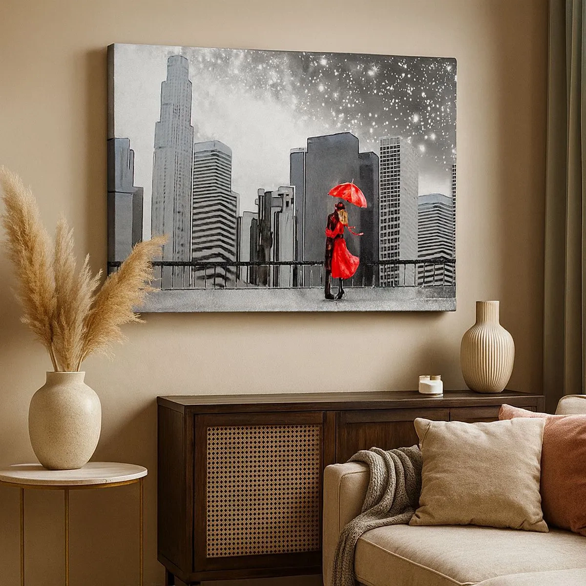Cuadro sobre lienzo - Impresión de Imagen - Una pareja vestida de rojo con un paraguas frente a un paisaje urbano. - 70x50cm - Amor en la jungla urbana - Decoración de pared moderna para salón y dormitorio ARTTOR