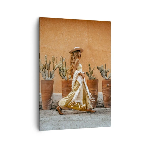 Cuadro sobre lienzo - Impresión de Imagen - Una mujer en estilo boho con macetas de cactus al fondo. - 50x70cm - Estilo hippie - Decoración de pared moderna para salón y dormitorio ARTTOR