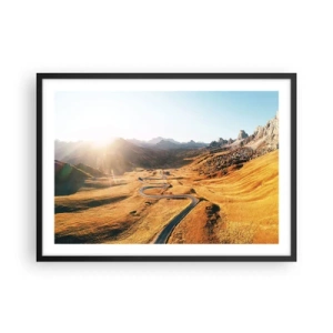 Póster en marco negro - Un camino sinuoso en las montañas iluminado por el sol poniente. - 70x50cm - En un valle dorado - Decoración de pared moderna para salón y dormitorio ARTTOR