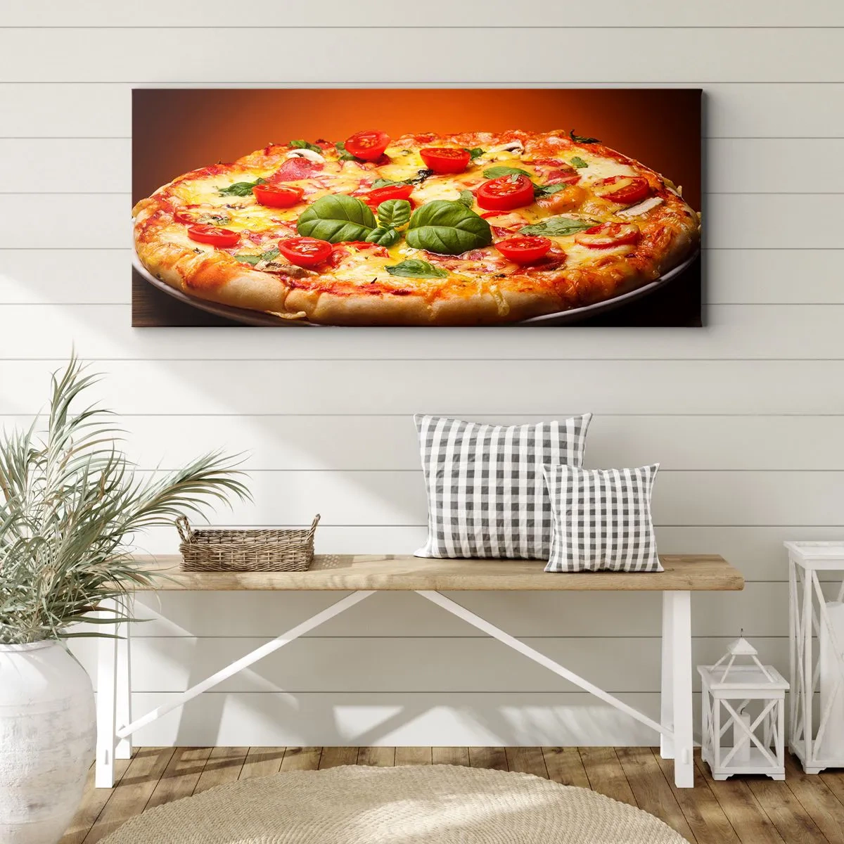 Cuadro sobre lienzo - Impresión de Imagen - Pizza con tomates y albahaca sobre una mesa de madera. - 160x50cm - ¡Mamma mia! - Decoración de pared moderna para salón y dormitorio ARTTOR