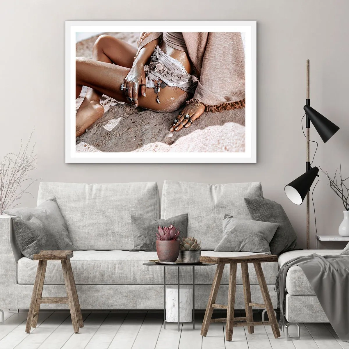 Póster en marco blanco - Bañada por el sol y la arena - 70x50 cm