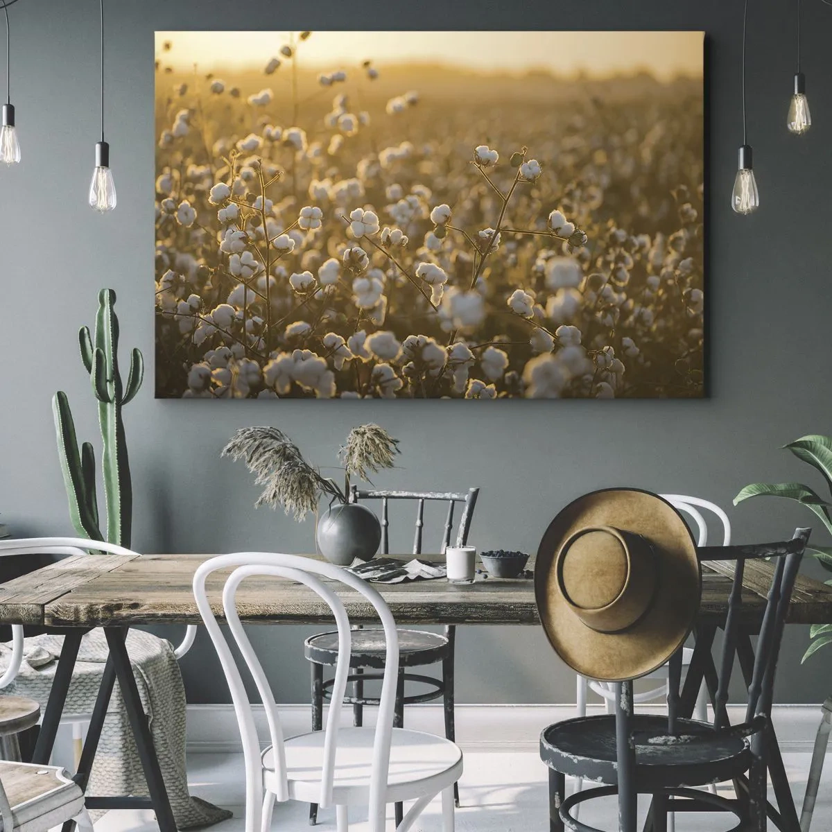 Cuadro sobre lienzo - Impresión de Imagen - Un campo de algodón bajo la cálida luz del sol poniente. - 70x50cm - Un campo esponjoso - Decoración de pared moderna para salón y dormitorio ARTTOR