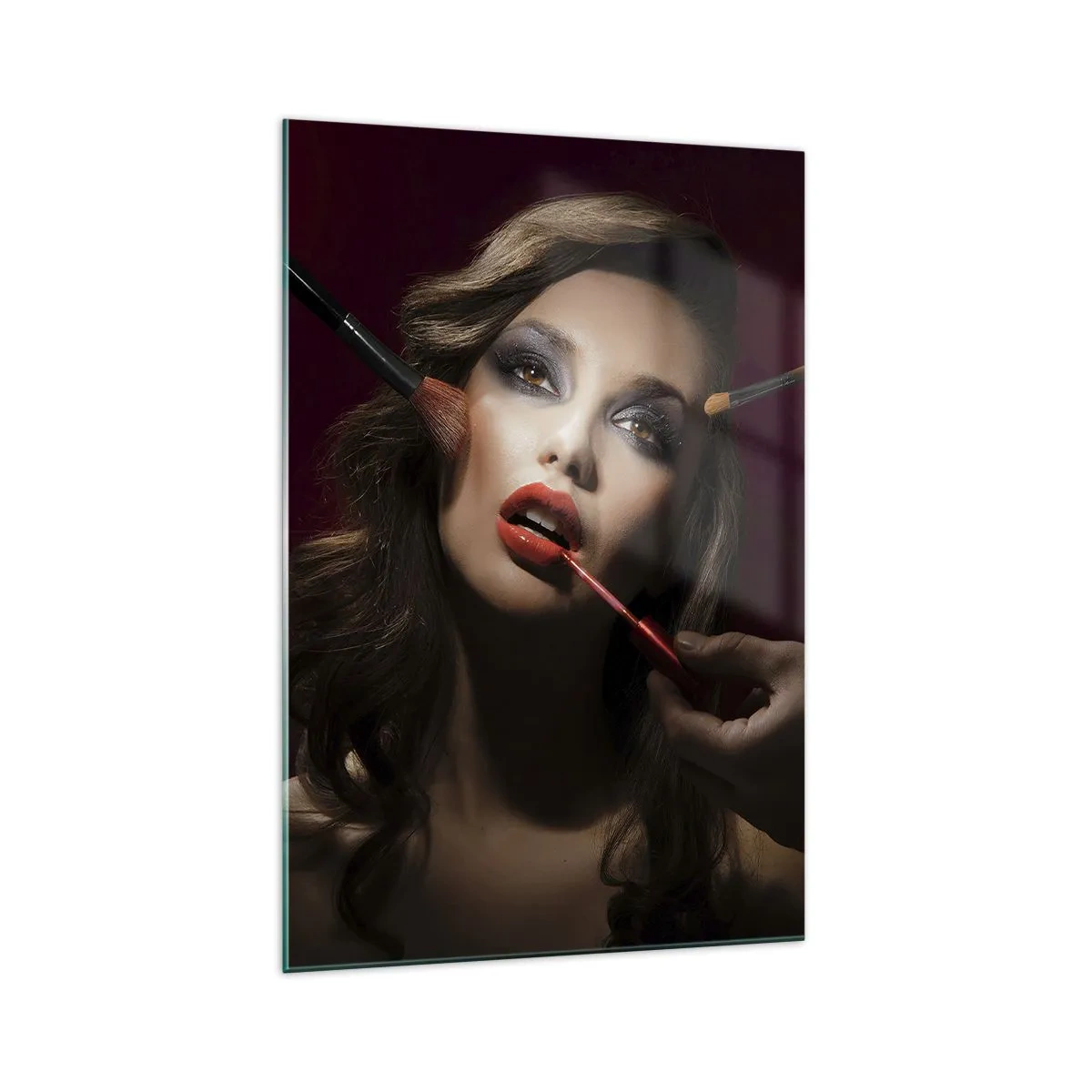 Cuadro sobre vidrio - Impresiones sobre Vidrio - Retrato elegante de una mujer maquillándose sobre un fondo oscuro. - 70x100cm - Hermoso y de ensueño - Decoración de pared moderna para salón y dormitorio ARTTOR
