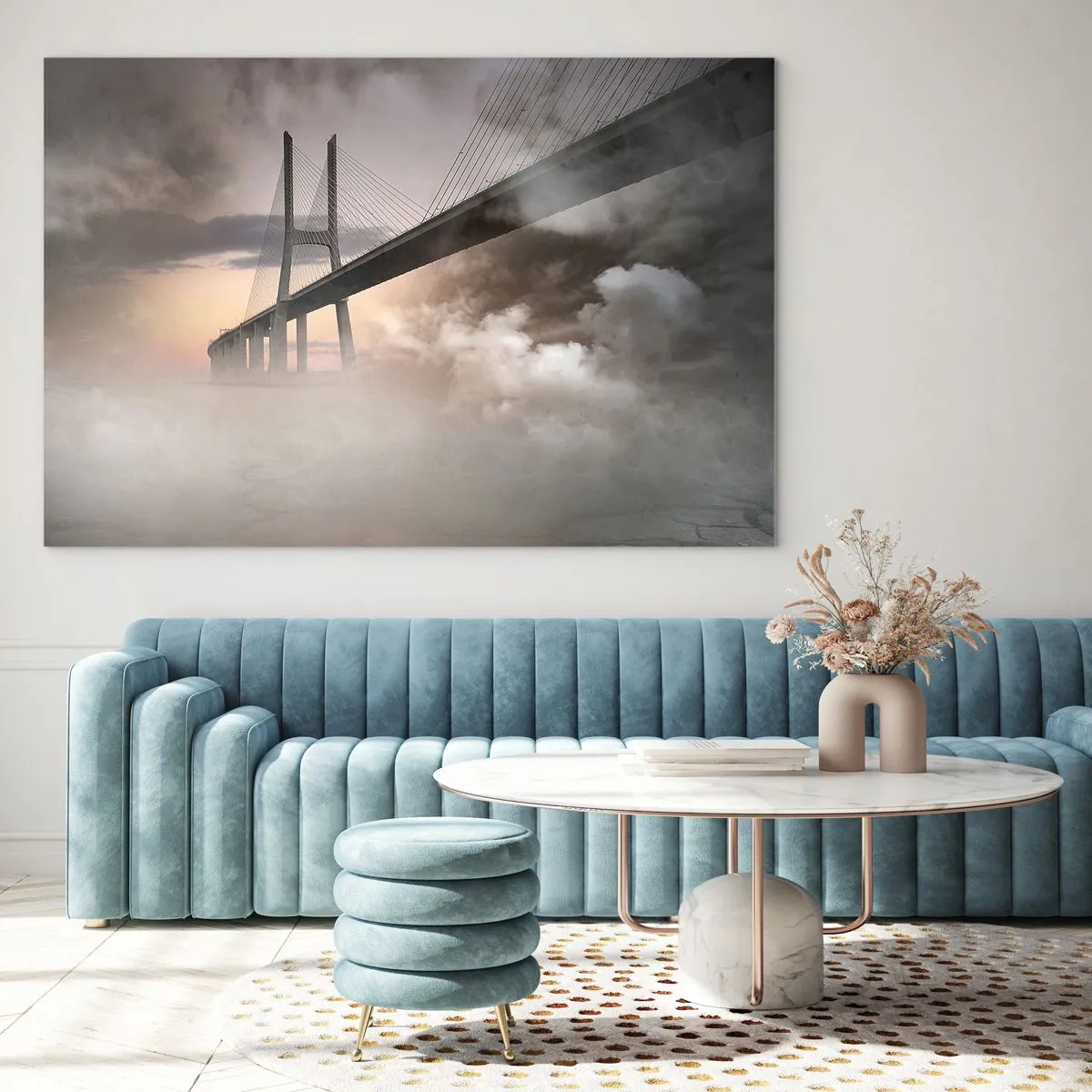 Cuadro sobre vidrio - Impresiones sobre Vidrio - Un puente en la niebla con un cielo dramático y perspectiva de profundidad. - 120x80cm - Junto al río que no existe - Decoración de pared moderna para salón y dormitorio ARTTOR
