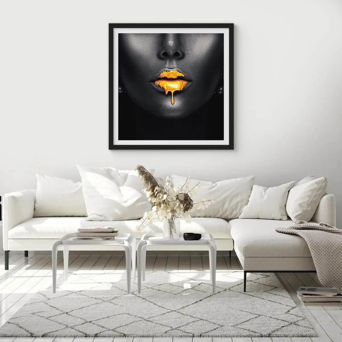 Póster en marco negro - Labios de oro - 30x30 cm