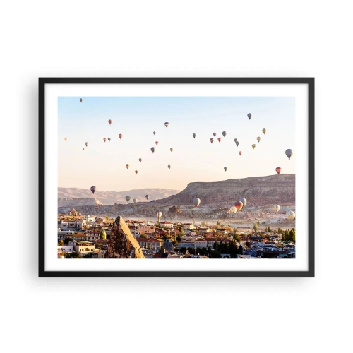 Póster en marco negro - Capadocia con globos con el telón de fondo de pintorescas colinas. - 70x50cm - Surcando los cielos - Decoración de pared moderna para salón y dormitorio ARTTOR