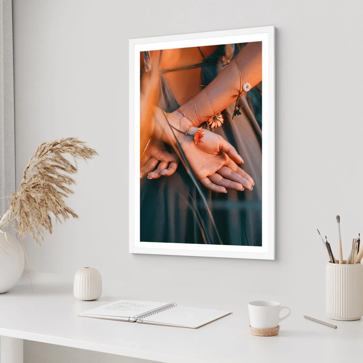 Póster en marco blanco - Conectada con la naturaleza - 70x100 cm