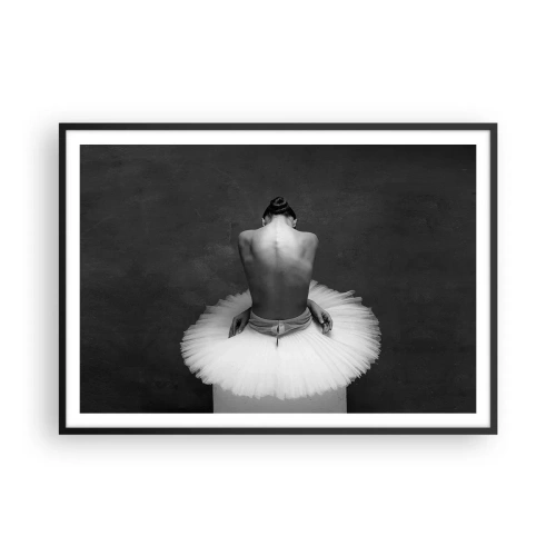 Póster en marco negro - Una bailarina de ballet en una pose clásica sobre un fondo oscuro. - 100x70cm - Rodeada de pétalos - Decoración de pared moderna para salón y dormitorio ARTTOR