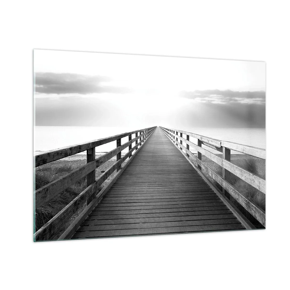 Cuadro sobre vidrio - Impresiones sobre Vidrio - Un puente de madera que conduce hacia el horizonte en blanco y negro. - 100x70cm - En la distancia... - Decoración de pared moderna para salón y dormitorio ARTTOR