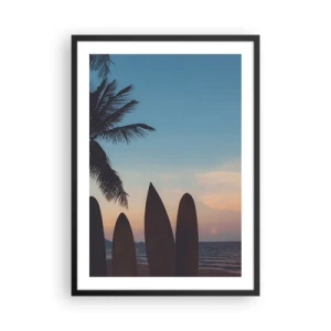 Póster en marco negro - Tablas de surf en la playa con una puesta de sol y palmeras al fondo - 50x70cm - Mañana también disfrutaremos - Decoración de pared moderna para salón y dormitorio ARTTOR