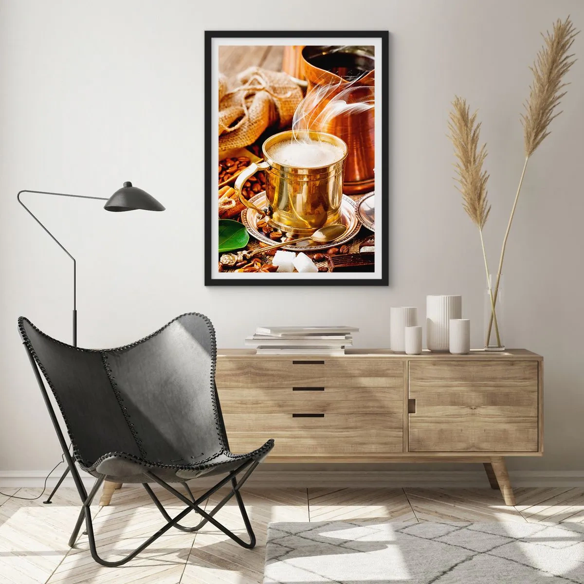 Póster en marco negro - Una taza dorada con café caliente y vapor sobre un fondo de granos de café. - 50x70cm - Que tengas un buen día - Decoración de pared moderna para salón y dormitorio ARTTOR