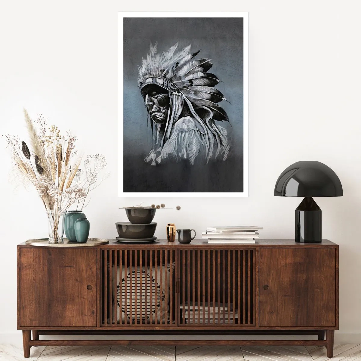 Póster - Retrato de un jefe indio con un tocado de plumas sobre un fondo gris - 50x70cm - Regreso a las raíces - Decoración de pared moderna para salón y dormitorio ARTTOR