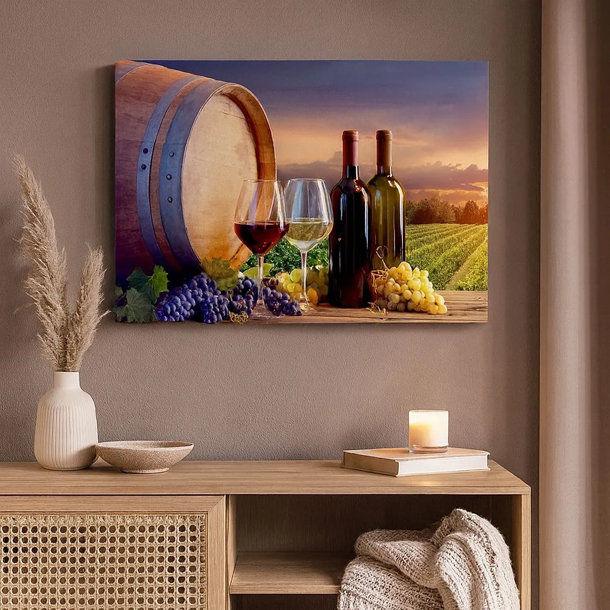 Cuadro sobre lienzo - Impresión de Imagen - Vino, copas y un barril en un paisaje pintoresco. - 70x50cm - Aquí la vida tiene un sabor - Decoración de pared moderna para salón y dormitorio ARTTOR