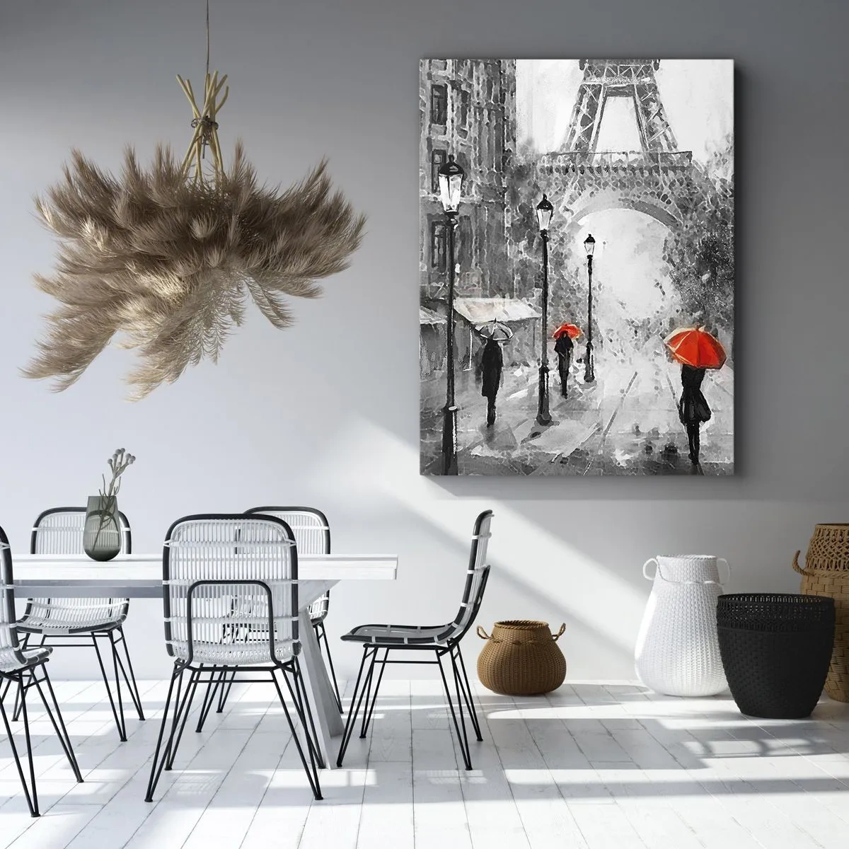 Cuadro sobre lienzo - Impresión de Imagen - Una calle con vistas a la Torre Eiffel y sombrillas rojas. - 70x100cm - Todos los caminos conducen a ella - Decoración de pared moderna para salón y dormitorio ARTTOR