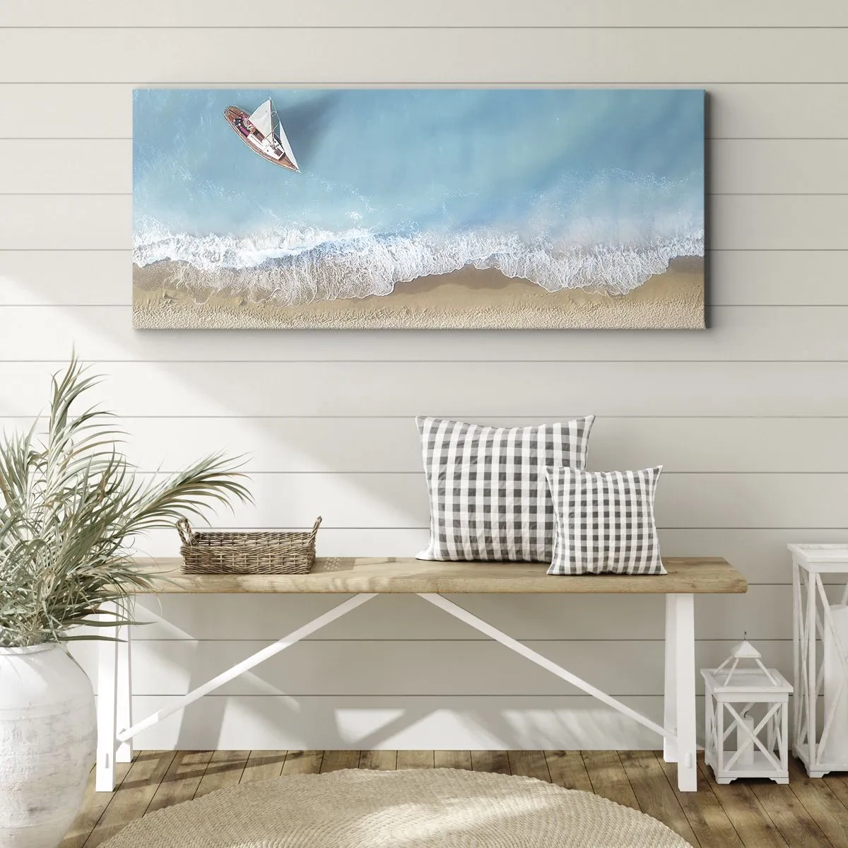 Cuadro sobre lienzo - Impresión de Imagen - Una vista de pájaro de un barco en la playa. - 160x50cm - Frontera celeste y dorada - Decoración de pared moderna para salón y dormitorio ARTTOR