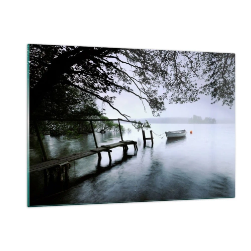 Cuadro sobre vidrio - Impresiones sobre Vidrio - Un embarcadero de madera sobre un lago brumoso con un barco al fondo. - 120x80cm - Ya estás descansando - Decoración de pared moderna para salón y dormitorio ARTTOR