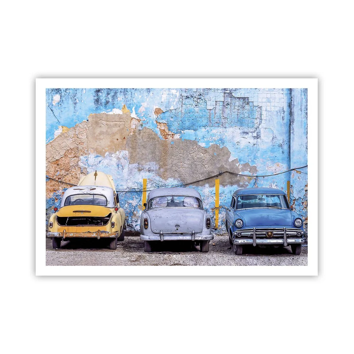 Póster - Coches antiguos con un muro destruido como telón de fondo - 100x70cm - Reunión de veteranos - Decoración de pared moderna para salón y dormitorio ARTTOR