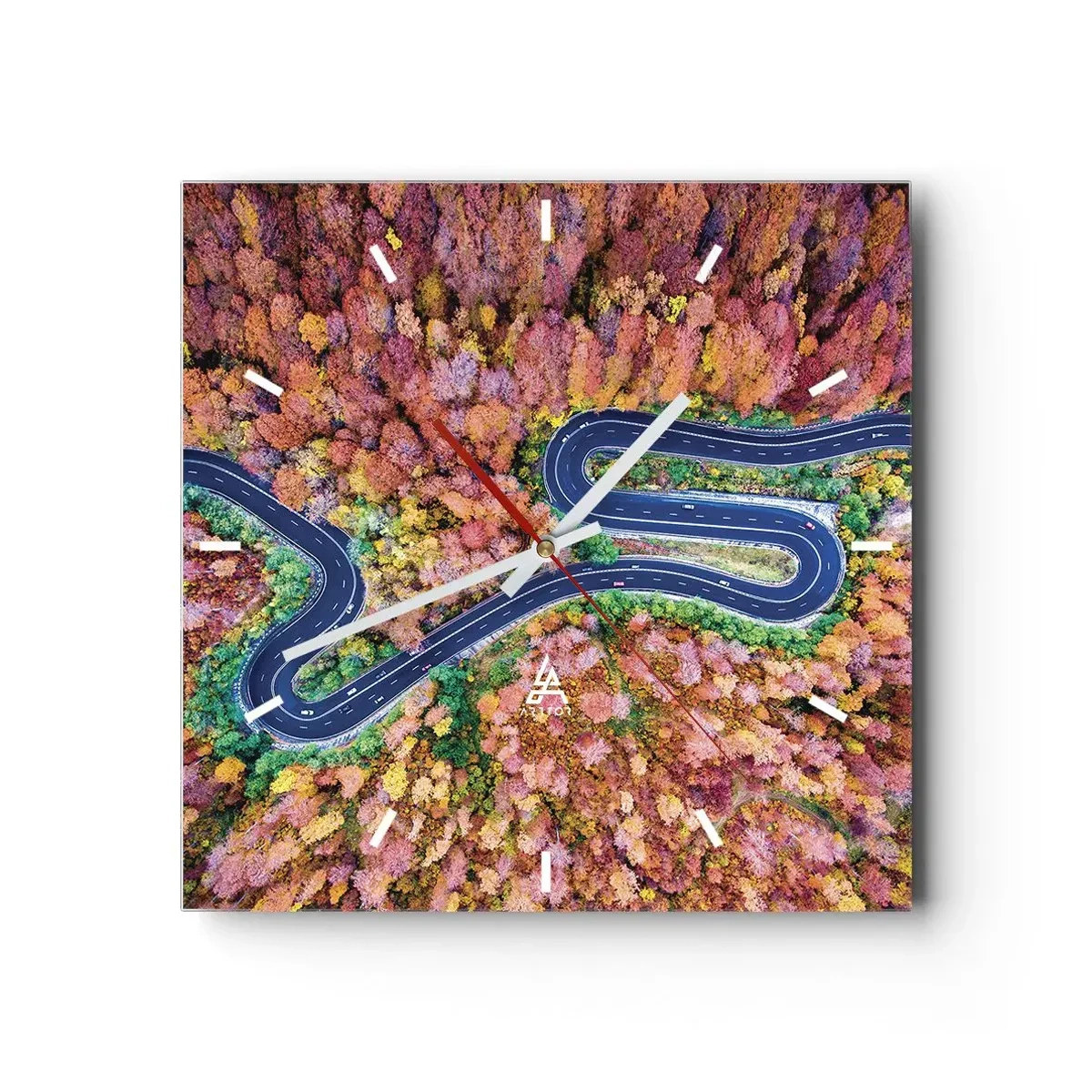 Reloj de pared - Reloj de vidrio - Un camino sinuoso en un bosque otoñal visto a vista de pájaro - 30x30cm - Un camino sinuoso a través del bosque - Decoración de pared moderna para salón y dormitorio ARTTOR