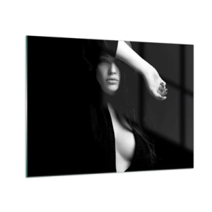 Cuadro sobre vidrio - Impresiones sobre Vidrio - Una mujer vestida de negro en una pose sensual sobre un fondo oscuro. - 70x50cm - Escuela de seducción - Decoración de pared moderna para salón y dormitorio ARTTOR