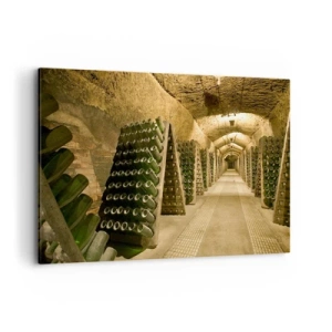 Cuadro sobre lienzo - Impresión de Imagen - Un viñedo con una bodega llena de botellas de vino expuestas en estantes de madera. - 120x80cm - El nacimiento del gusto - Decoración de pared moderna para salón y dormitorio ARTTOR