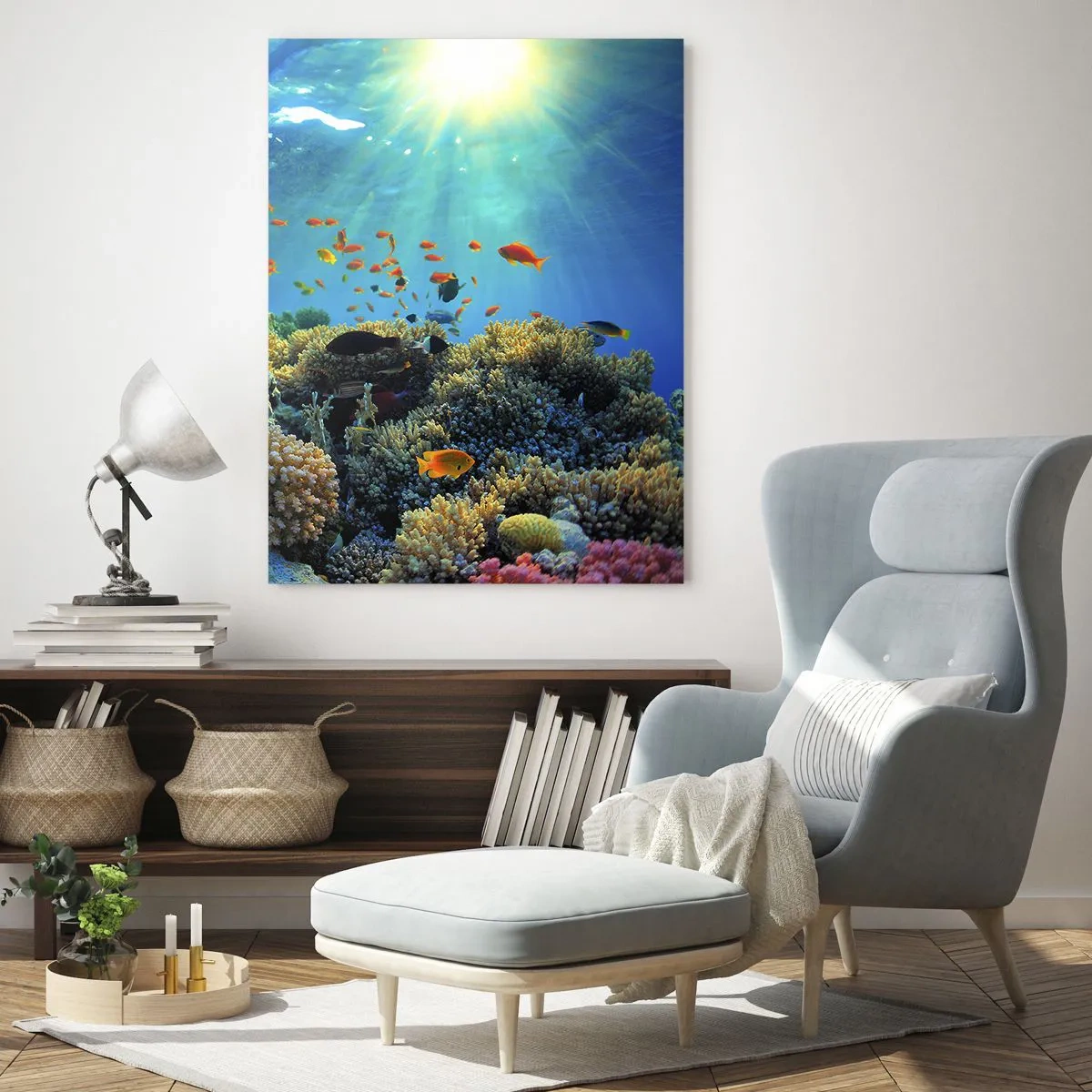 Cuadro sobre vidrio - Impresiones sobre Vidrio - Arrecife de coral con peces bajo los rayos del sol bajo el agua. - 80x120cm - Tesoros submarinos - Decoración de pared moderna para salón y dormitorio ARTTOR