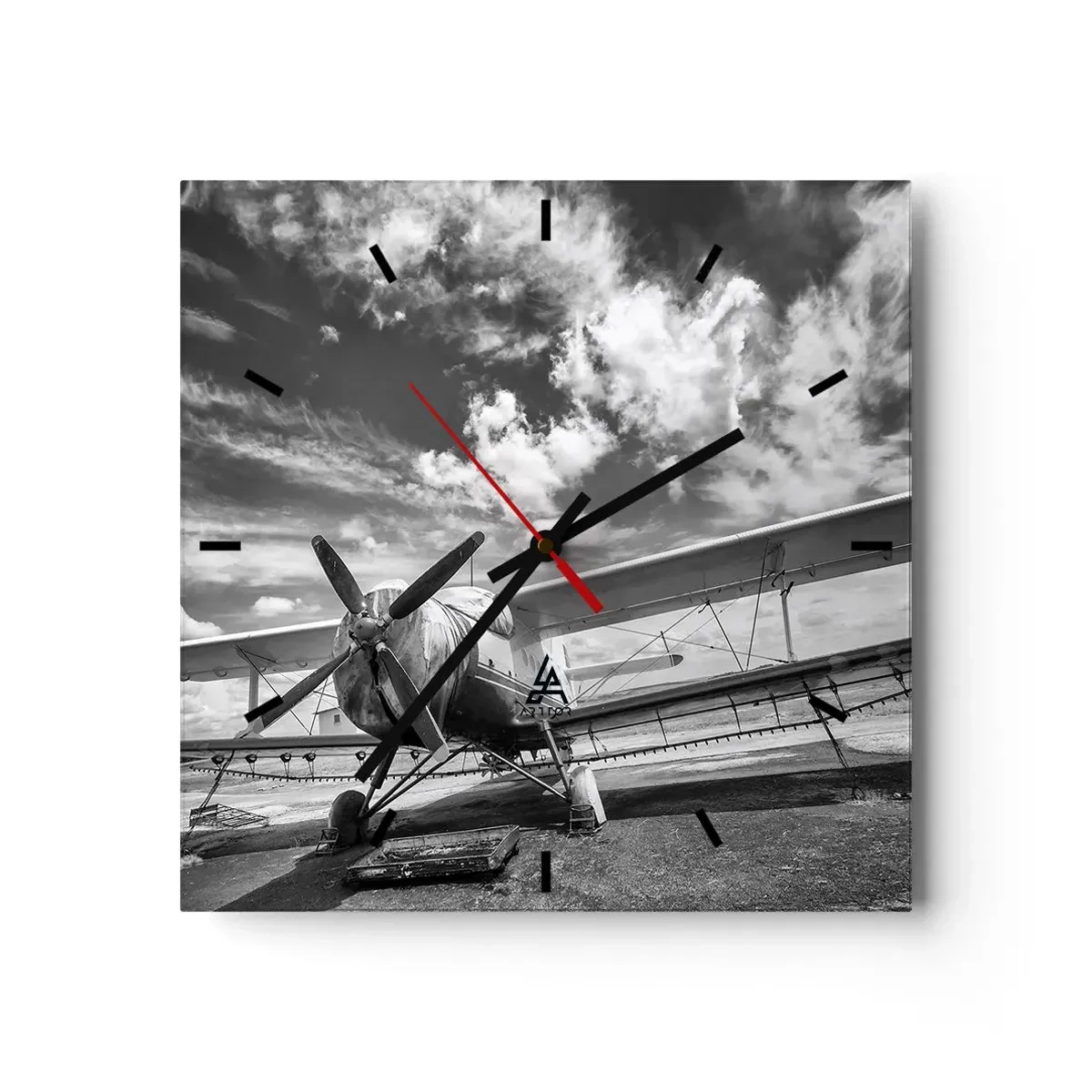 Reloj de pared - Reloj de vidrio - Un avión antiguo en el aeropuerto en blanco y negro. - 30x30cm - No puedo esperar - Decoración de pared moderna para salón y dormitorio ARTTOR