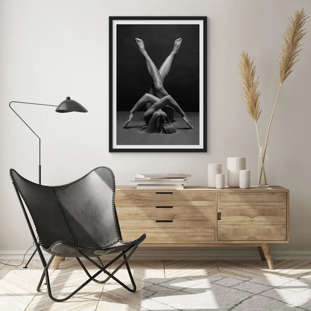 Póster en marco negro - Una interpretación artística de una silueta femenina en blanco y negro. - 50x70cm - Geometría al desnudo - Decoración de pared moderna para salón y dormitorio ARTTOR