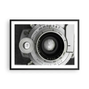 Póster en marco negro - La lente de una cámara antigua - 70x50cm - Una historia de Hollywood - Decoración de pared moderna para salón y dormitorio ARTTOR
