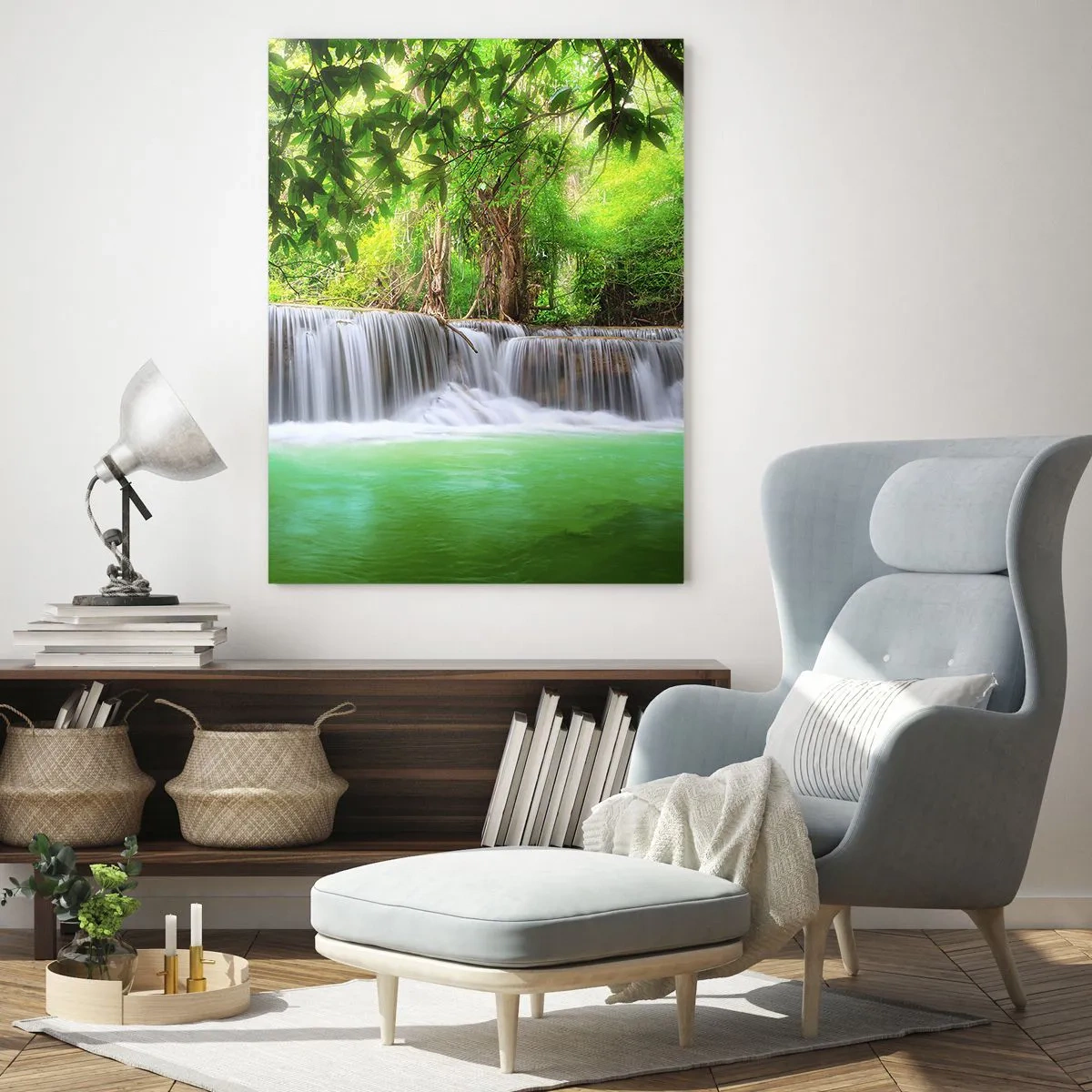 Cuadro sobre vidrio - Impresiones sobre Vidrio - Una cascada verde rodeada de densa vegetación tropical. - 80x120cm - Cascada en verde - Decoración de pared moderna para salón y dormitorio ARTTOR