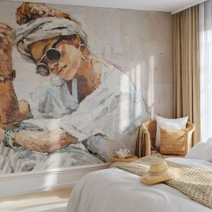 Fotomural Premium Sand - Retrato de una mujer con gafas y turbante al estilo empasto. - 100x70cm - Retrato a pleno sol - Decoración de pared moderna para salón y dormitorio ARTTOR