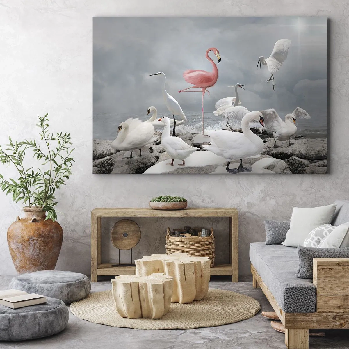 Cuadro sobre lienzo - Impresión de Imagen - Un flamenco rosado entre cisnes blancos con el fondo de un lago. - 70x50cm - ¿De dónde vengo? - Decoración de pared moderna para salón y dormitorio ARTTOR