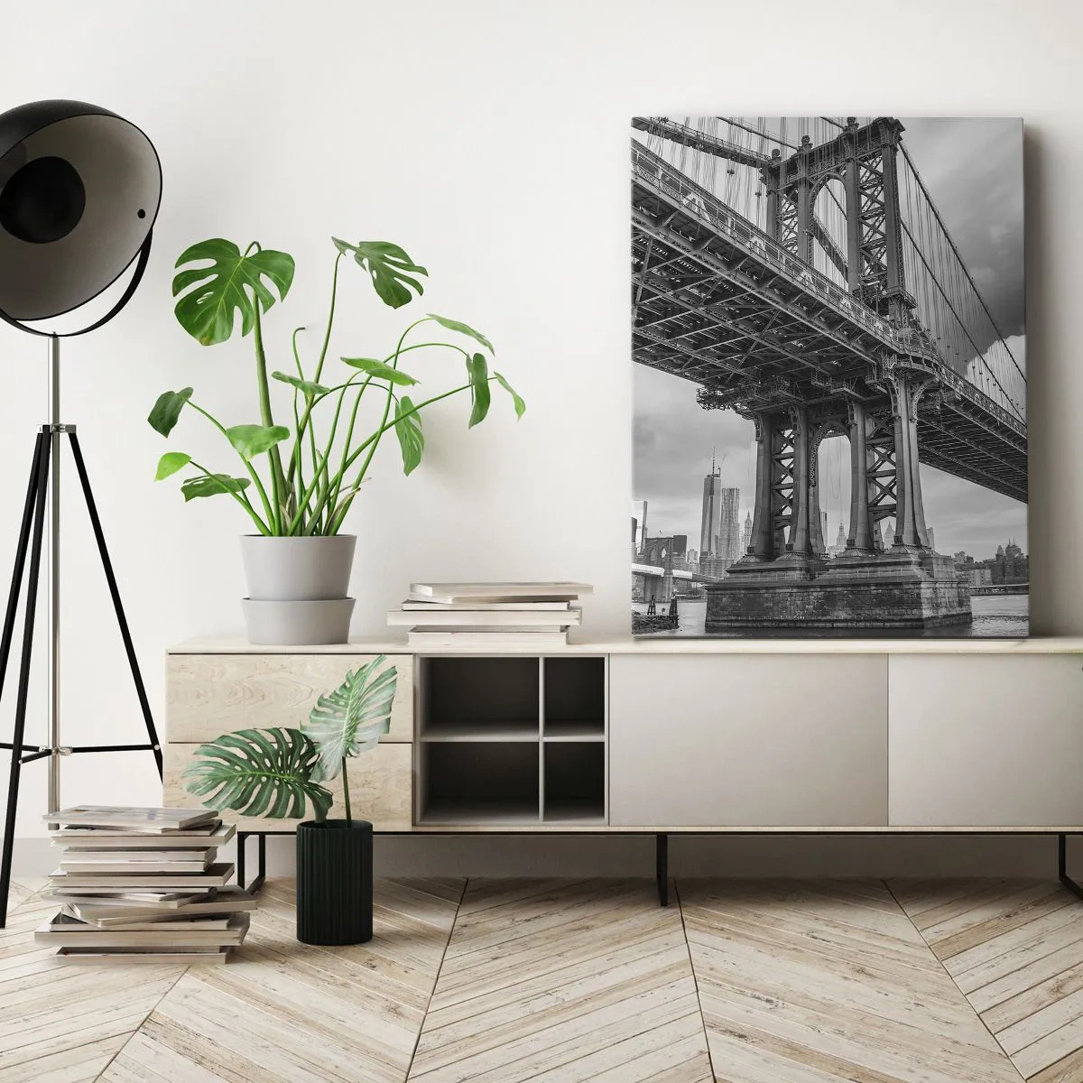 Cuadro sobre lienzo - Impresión de Imagen - Un puente en blanco y negro con vista a la ciudad. - 50x70cm - Al corazón de la ciudad - Decoración de pared moderna para salón y dormitorio ARTTOR