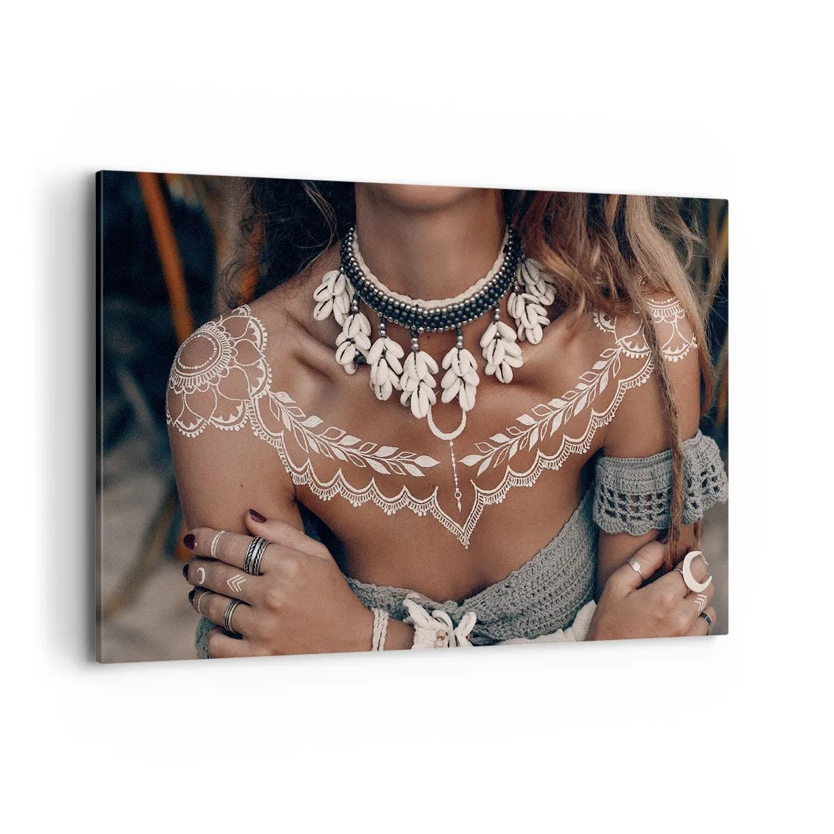Cuadro sobre lienzo - Impresión de Imagen - Estilo boho con joyas de conchas y patrón de encaje. - 120x80cm - Talismanes, rituales de feminidad - Decoración de pared moderna para salón y dormitorio ARTTOR
