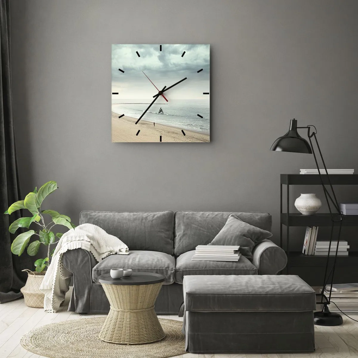 Reloj de pared - Reloj de vidrio - Una figura solitaria en una playa desierta junto a un mar en calma. - 30x30cm - En busca de la paz - Decoración de pared moderna para salón y dormitorio ARTTOR