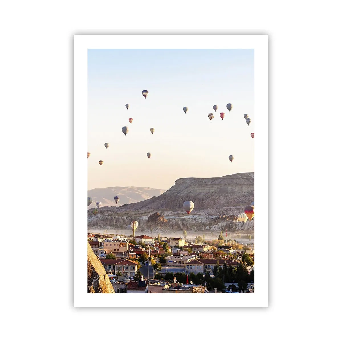 Póster - Globos flotando sobre Capadocia al amanecer - 50x70cm - Surcando los cielos - Decoración de pared moderna para salón y dormitorio ARTTOR