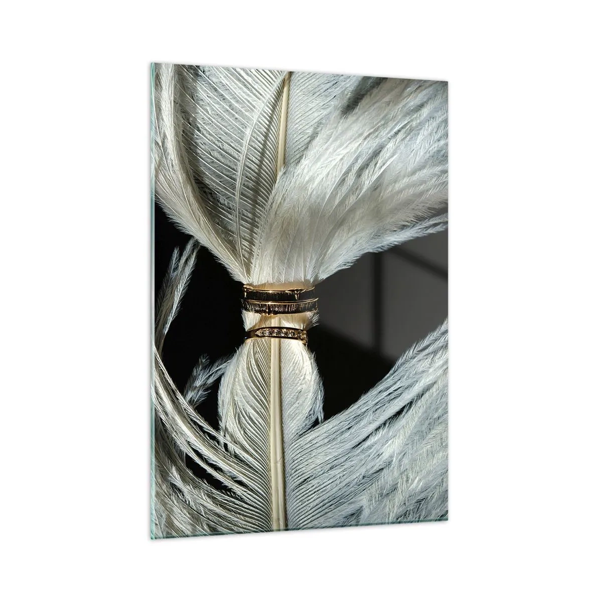 Cuadro sobre vidrio - Impresiones sobre Vidrio - Primer plano de anillos de boda sobre plumas blancas sobre un fondo negro - 50x70cm - ...y no te dejaré.... - Decoración de pared moderna para salón y dormitorio ARTTOR