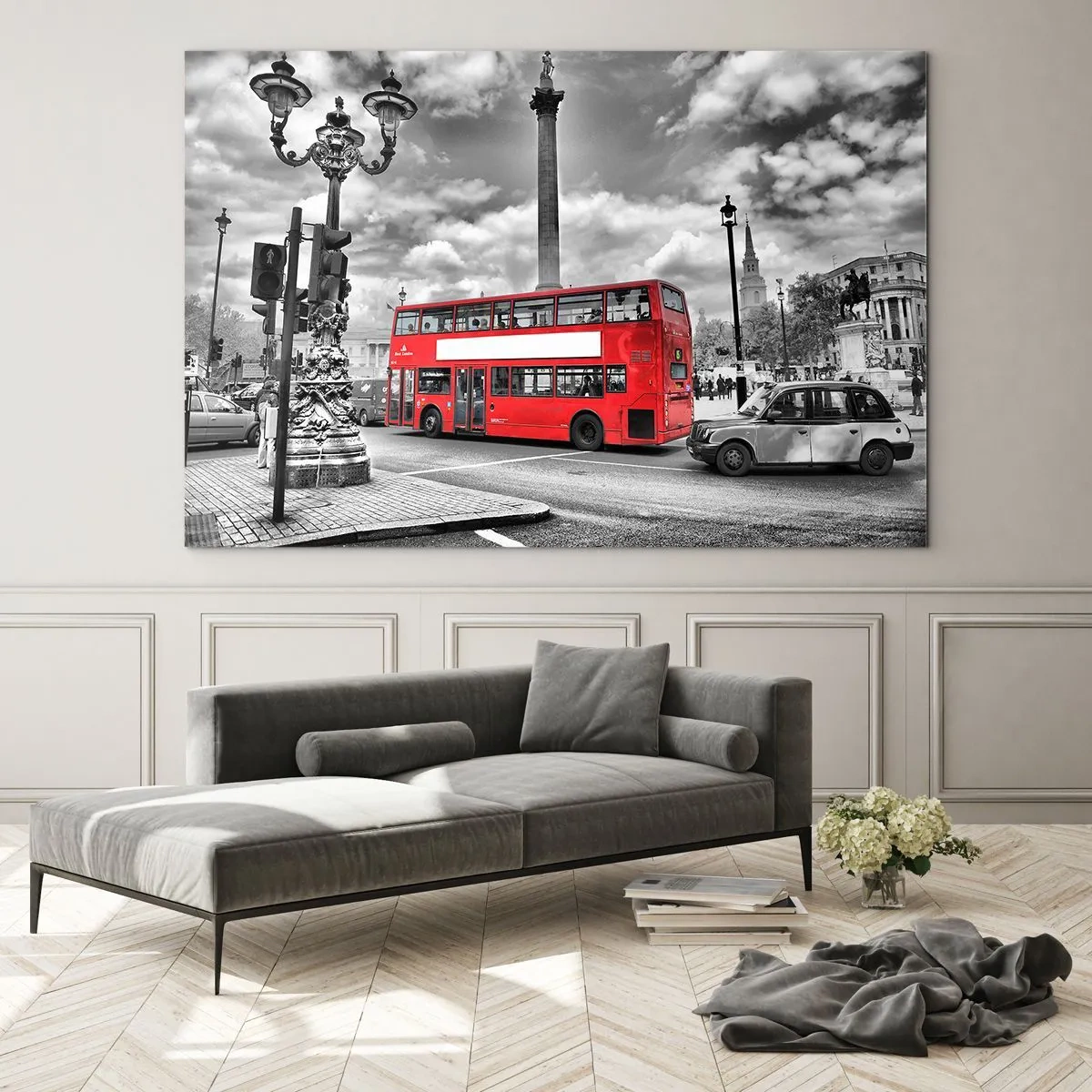 Cuadro sobre vidrio - Impresiones sobre Vidrio - Un autobús rojo contra un paisaje urbano en blanco y negro - 120x80cm - El verdadero torrente sanguíneo de la ciudad - Decoración de pared moderna para salón y dormitorio ARTTOR
