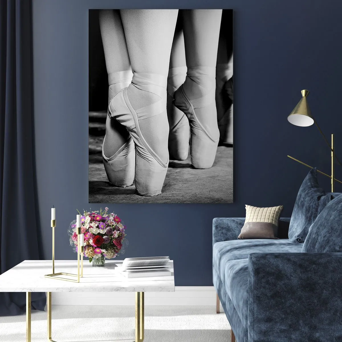 Cuadro sobre vidrio - Impresiones sobre Vidrio - Fotografía en blanco y negro de las zapatillas de ballet de una bailarina. - 70x100cm - En conjunto y al unísono - Decoración de pared moderna para salón y dormitorio ARTTOR