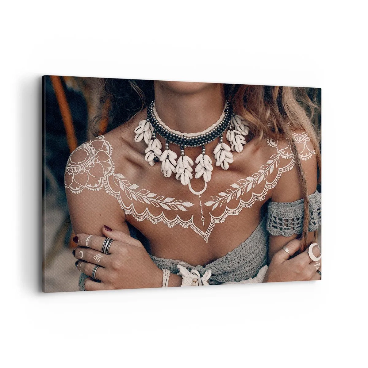 Cuadro sobre lienzo - Impresión de Imagen - Estilo boho con joyas de conchas y patrón de encaje. - 100x70cm - Talismanes, rituales de feminidad - Decoración de pared moderna para salón y dormitorio ARTTOR