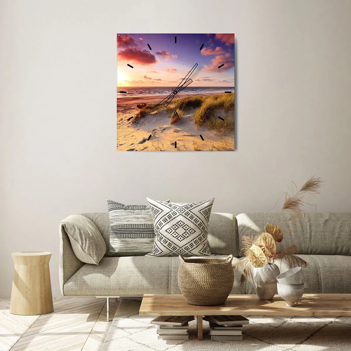 Reloj de pared - Reloj de vidrio - Una playa cubierta de hierba y una puesta de sol sobre un mar en calma. - 30x30cm - Se siente la brisa veraniega - Decoración de pared moderna para salón y dormitorio ARTTOR