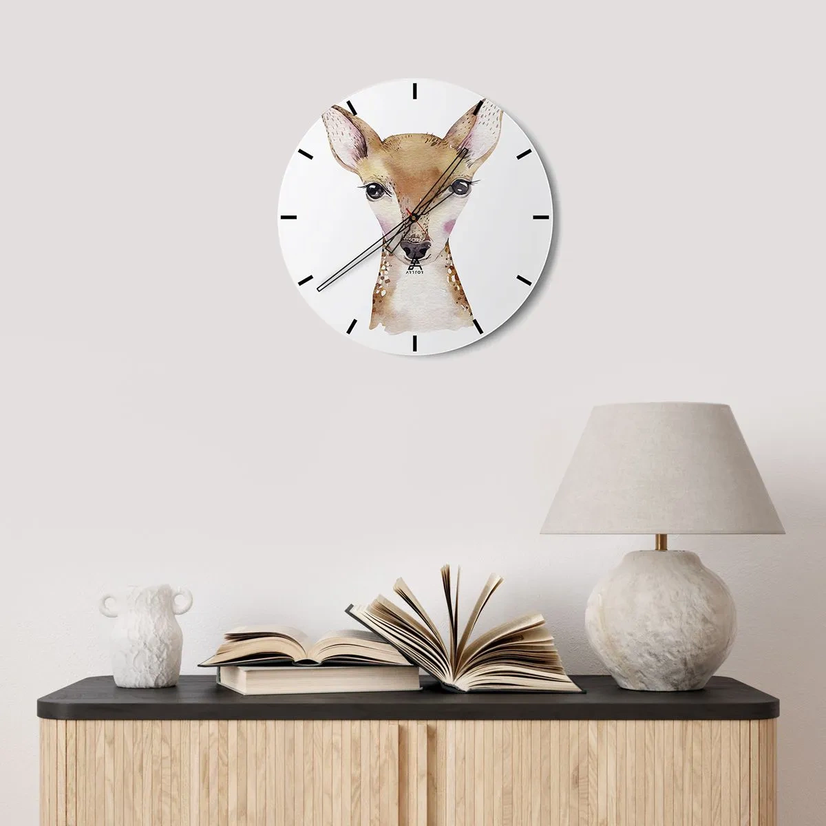 Reloj de pared - Reloj de vidrio - Ilustración en acuarela de un corzo sobre un fondo blanco - 30x30cm - La naturaleza de la inocencia - Decoración de pared moderna para salón, cocina y dormitorio ARTTOR