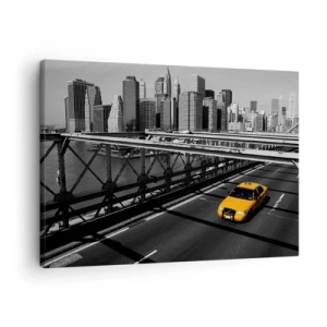 Cuadro sobre lienzo - Impresión de Imagen - Taxi amarillo en un puente con vistas al horizonte de Nueva York - 70x50cm - El color de la gran ciudad - Decoración de pared moderna para salón y dormitorio ARTTOR