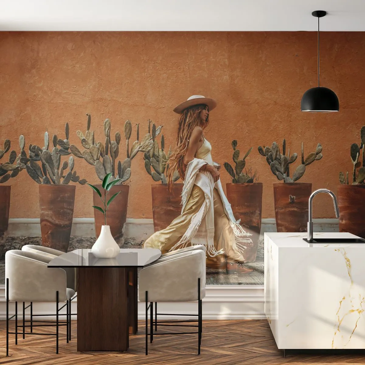 Fotomural Premium Sand - Una mujer en estilo boho sobre un fondo de macetas con cactus y una pared naranja. - 100x70cm - Estilo hippie - Decoración de pared moderna para salón y dormitorio ARTTOR