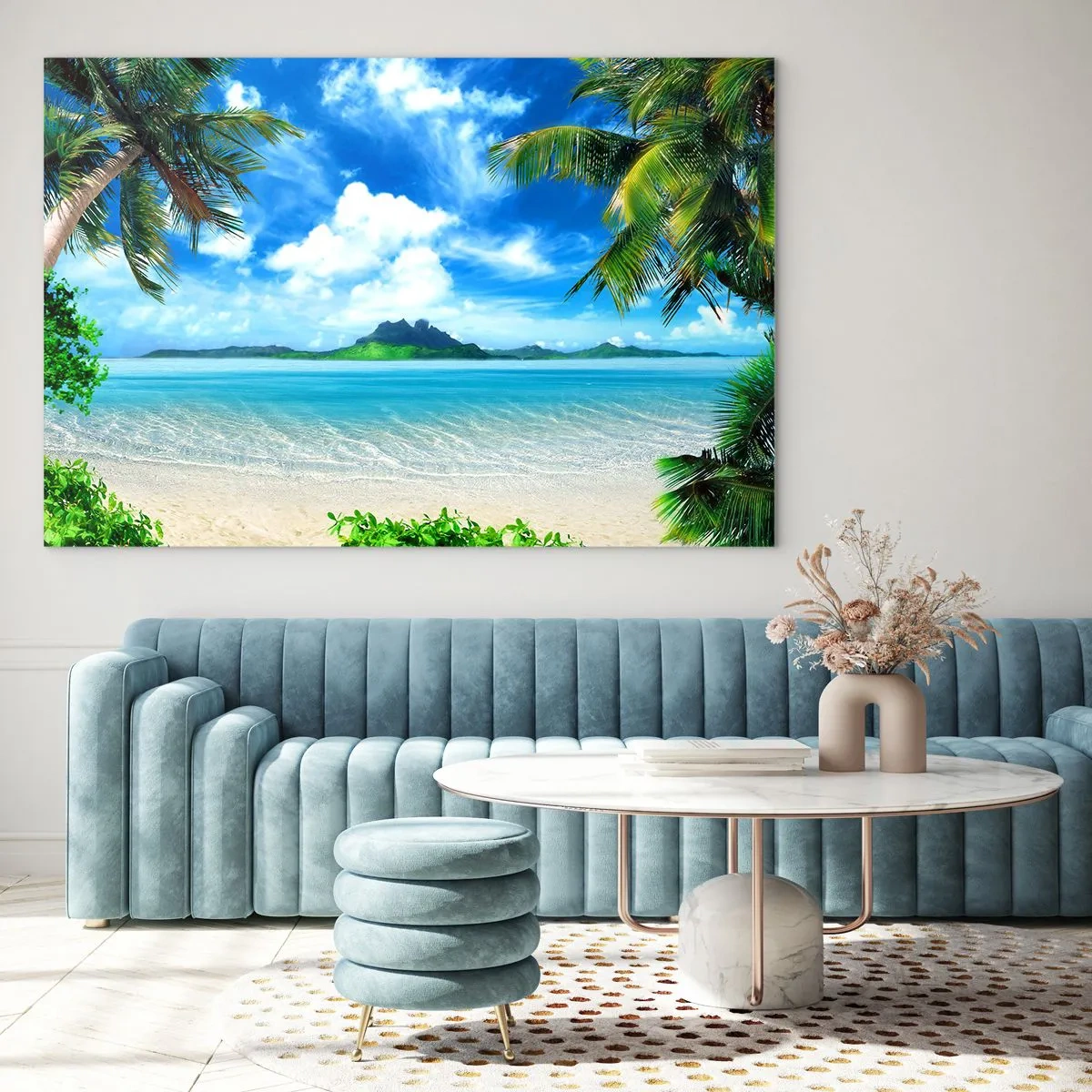 Cuadro sobre vidrio - Impresiones sobre Vidrio - Una playa tropical con palmeras y vistas a una isla montañosa. - 70x50cm - El azul de los trópicos - Decoración de pared moderna para salón y dormitorio ARTTOR