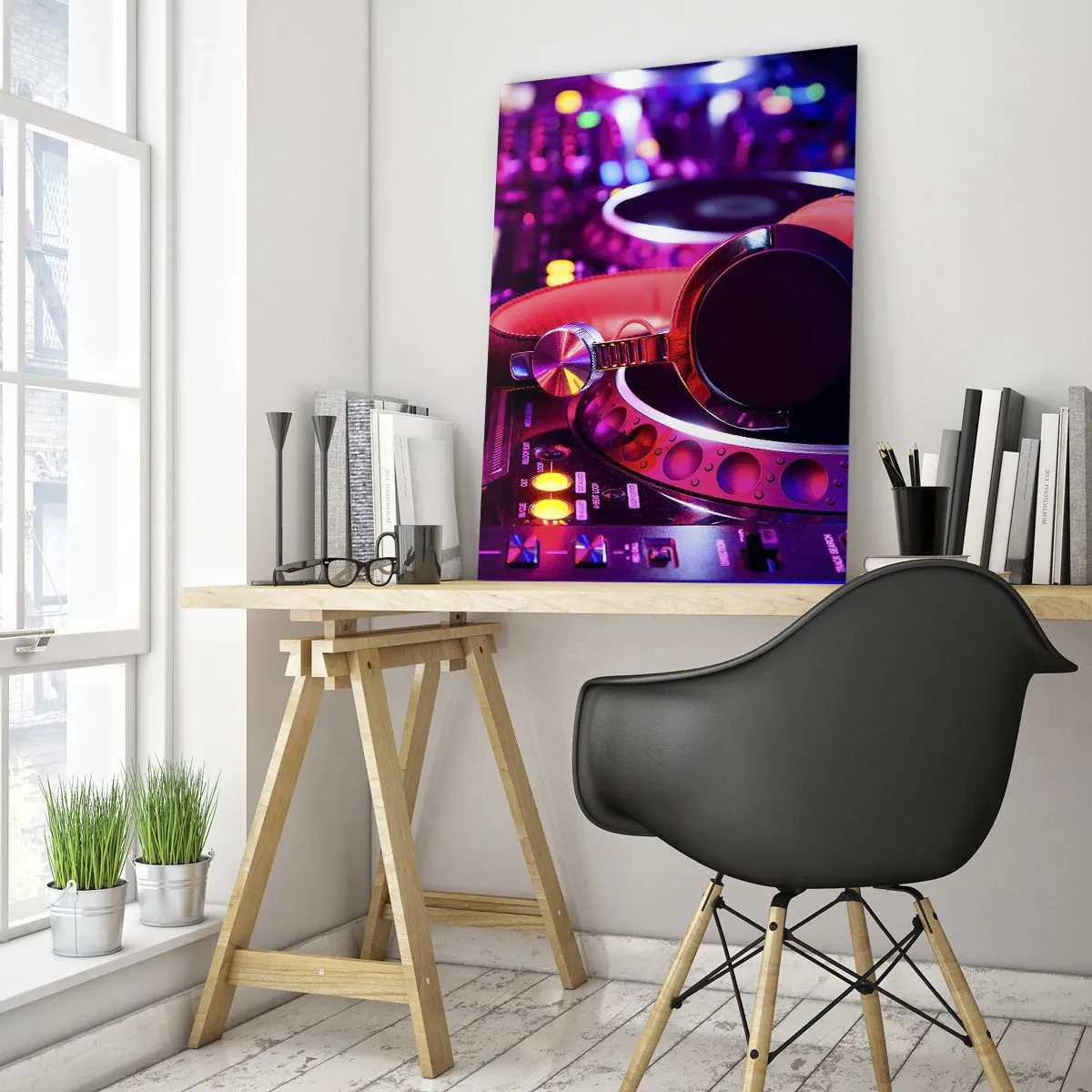 Cuadro sobre vidrio - Impresiones sobre Vidrio - Auriculares de DJ en una consola con iluminación de neón. - 70x100cm - Antes de que comience la diversión - Decoración de pared moderna para salón y dormitorio ARTTOR