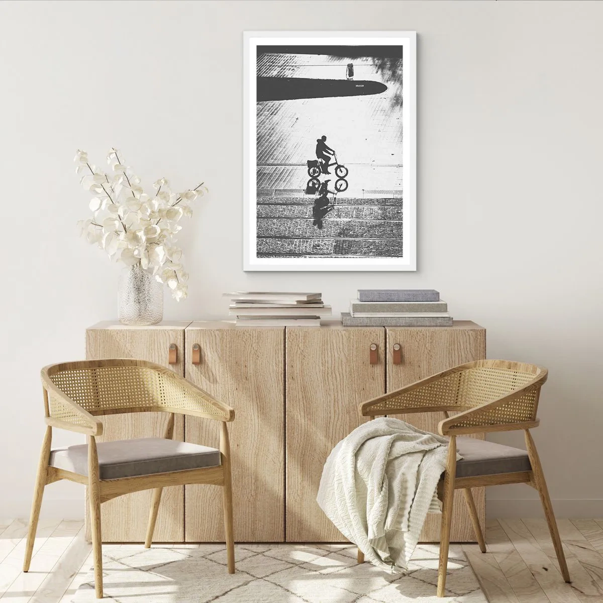 Póster en marco blanco - Adelante, a través de la ciudad - 70x100 cm