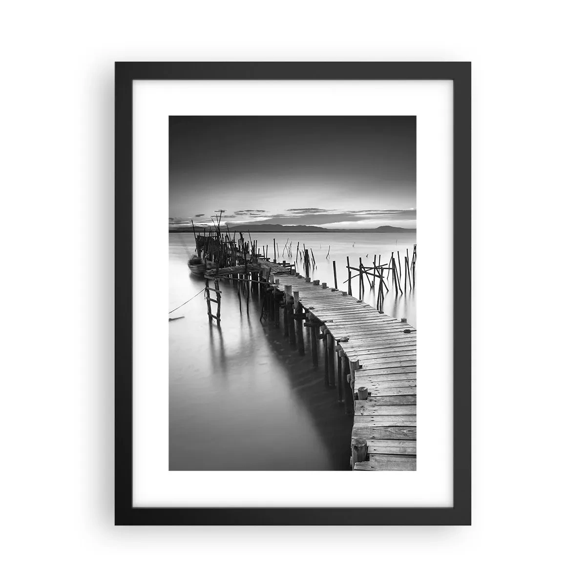 Póster en marco negro - La calma de una orilla olvidada - 30x40 cm